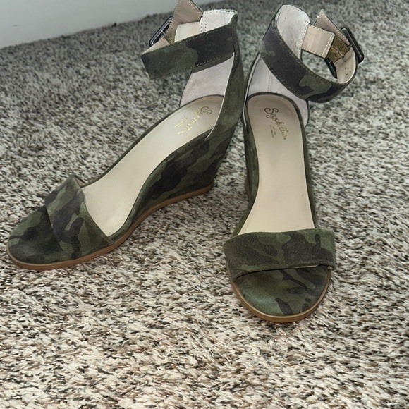 Seychelles Green Camouflage Wedge  Sandals - Picture 1 of 7